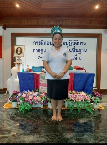 พนักงานดูแลผู้ป่วยและผู้สูงอายุ