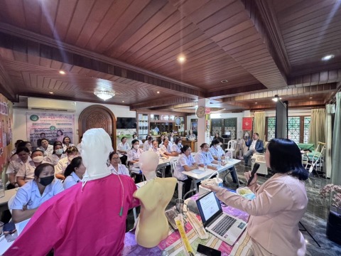 จัดอบรมการดูแลผู้สูงอายุ