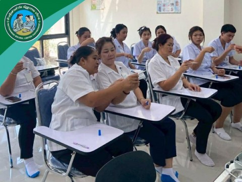 พนักงานดูแลผู้ป่วยและผู้สูงอายุ