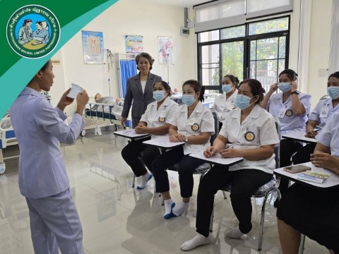 พนักงานดูแลผู้สูงอายุ